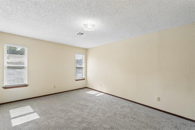 Building Photo - 208 Hudson Pl