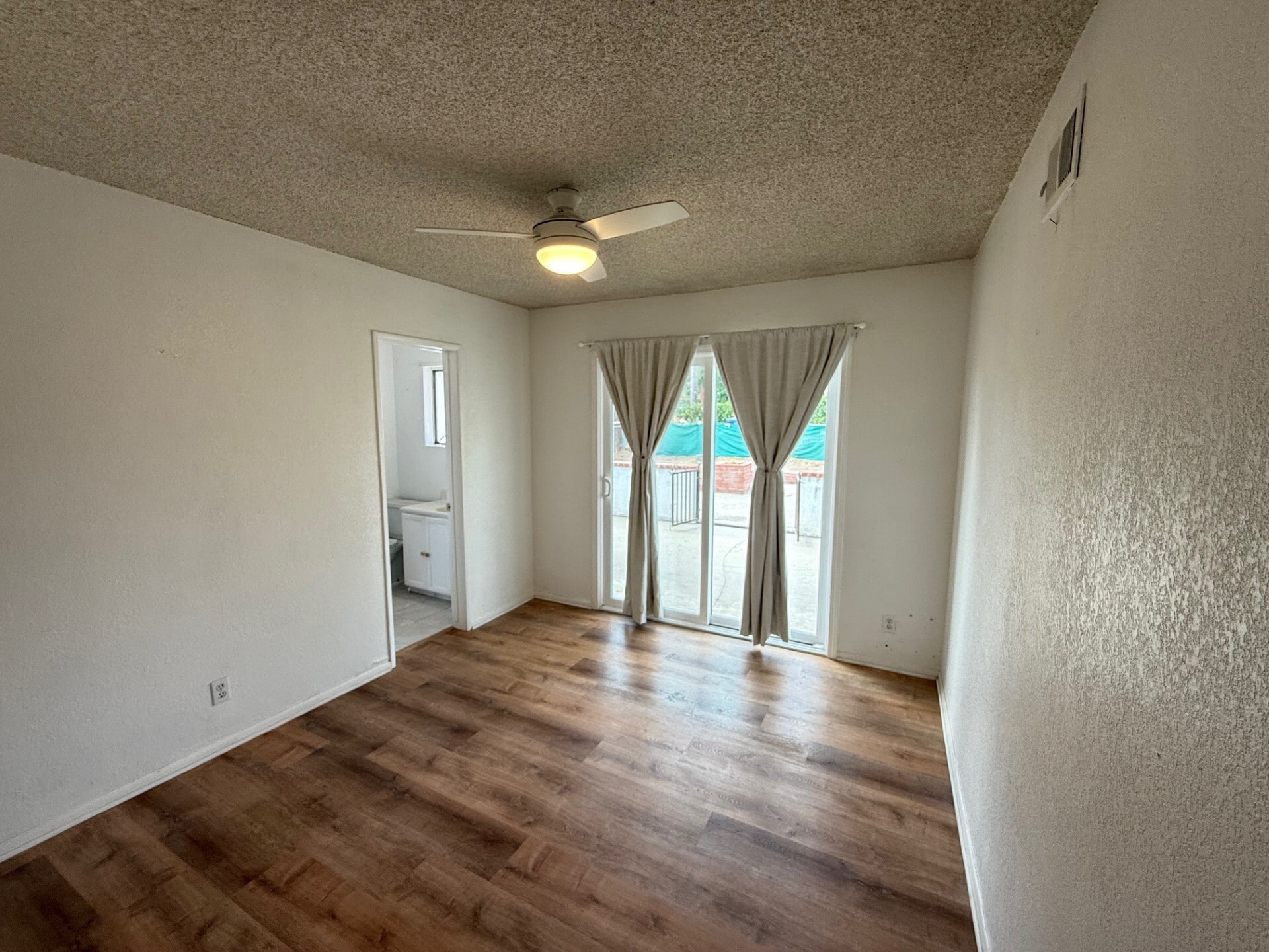 Building Photo - 4980 Lincoln Ave