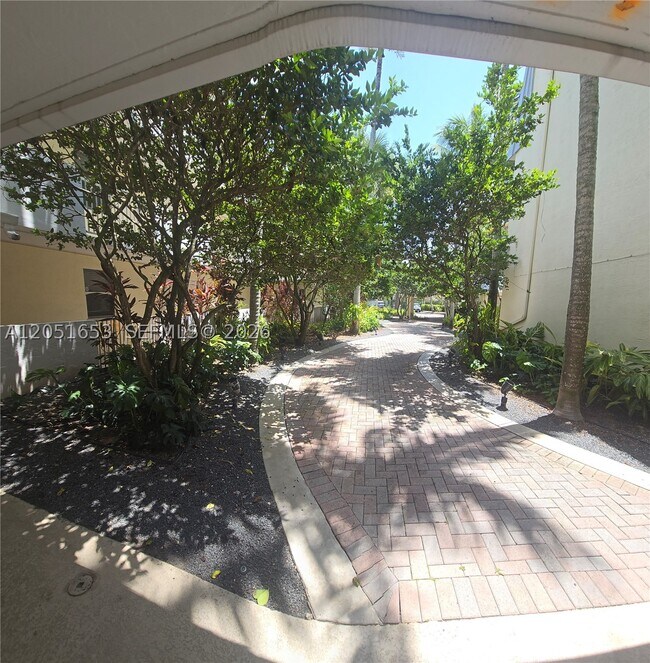Building Photo - 8950 SW 69th Ct