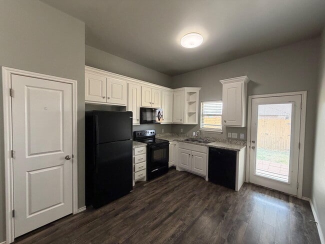 Building Photo - 623 N Elkhart Ave