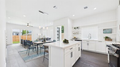 Building Photo - 6734 Lozier St