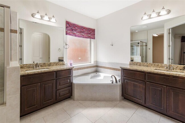 Building Photo - 3014 Paseo de Charros