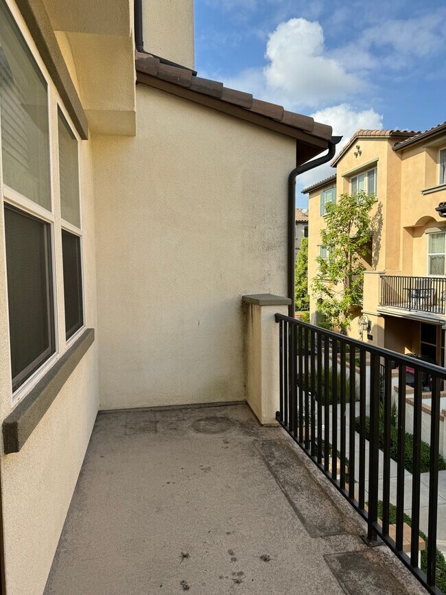 Building Photo - 15330 Jasmine Ln
