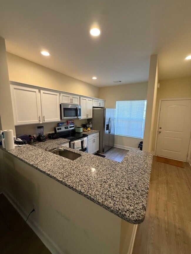 Building Photo - Two Bedroom Townhome