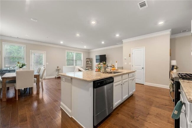 Building Photo - 2170 Trelipe Dr