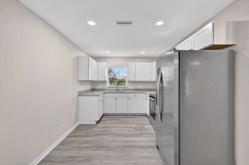 Building Photo - 920 23rd St E