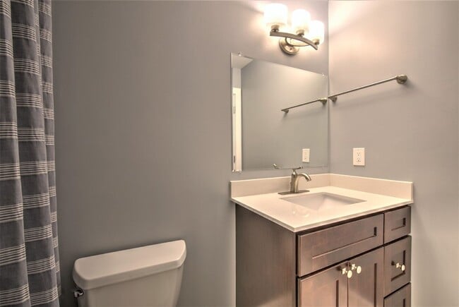 Building Photo - 3 Bed, 2 Bath Home Near Downtown Greenvill...