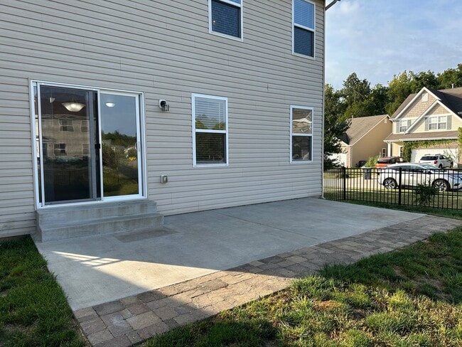 Building Photo - Coming SOON! Beautiful 3-Bedroom Townhome in Wentzville with Finished Basement and Community Amen...