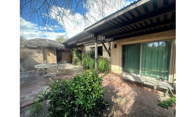 Building Photo - 5253 N Tigua Dr