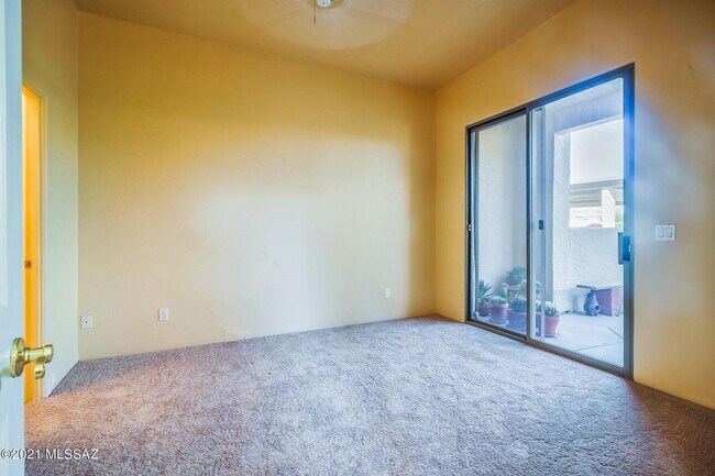 Building Photo - 2421 W Via Di Silvio