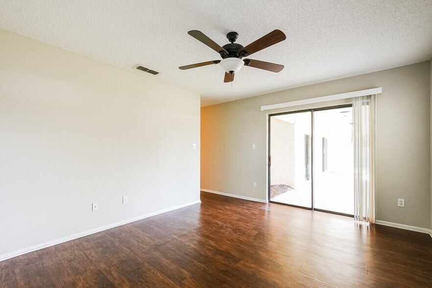 Building Photo - 1000 Dinero Dr