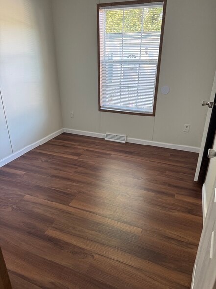 Building Photo - 16 Halfmoon Cir