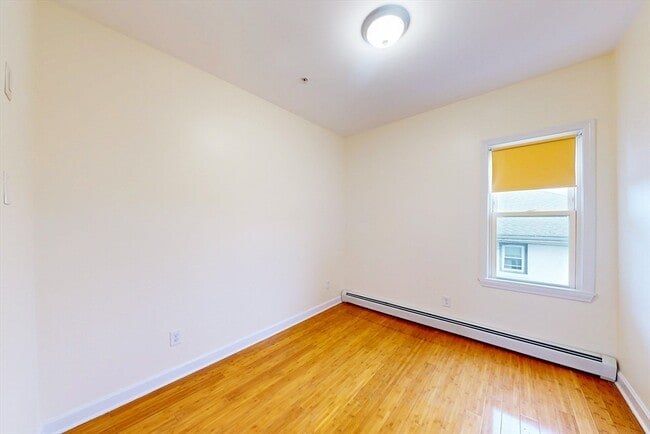 Building Photo - 7 Estella St