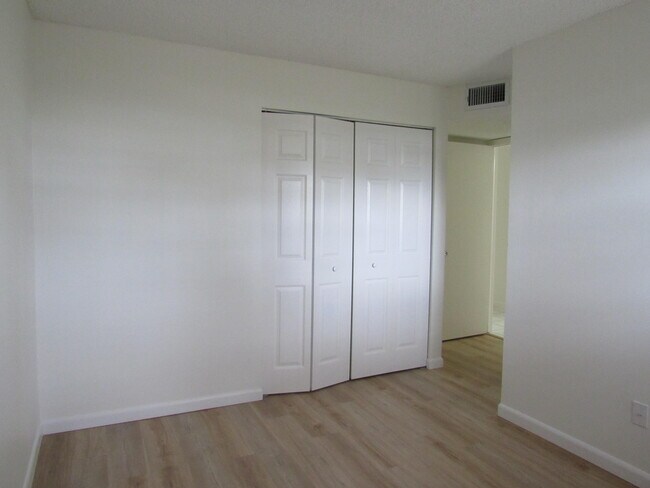 Building Photo - 2110 SE Edler Dr