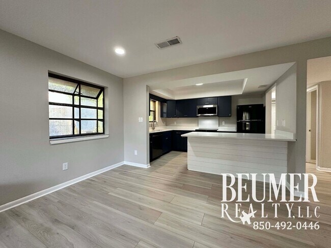 Building Photo - LEEWARD