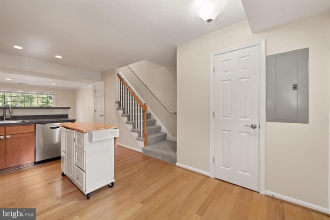 Building Photo - 1431-B N VAN DORN St