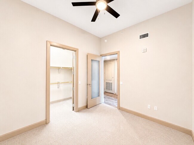 Building Photo - 9787 Katy Fwy