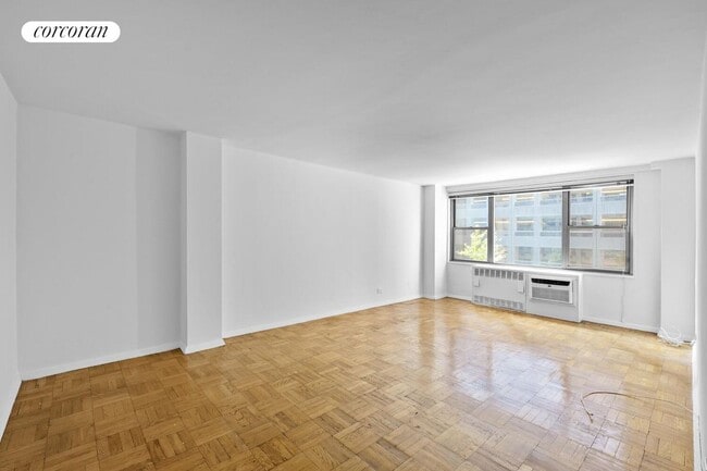 Building Photo - 209 E 56th St