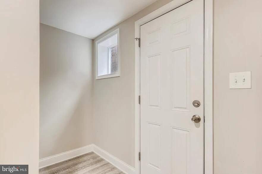 Building Photo - 724 Oneida Pl NW