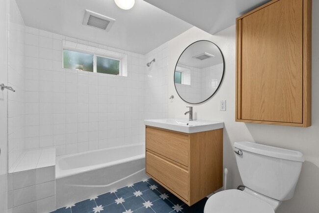 Building Photo - 1Bd/1Ba Seattle Duplex