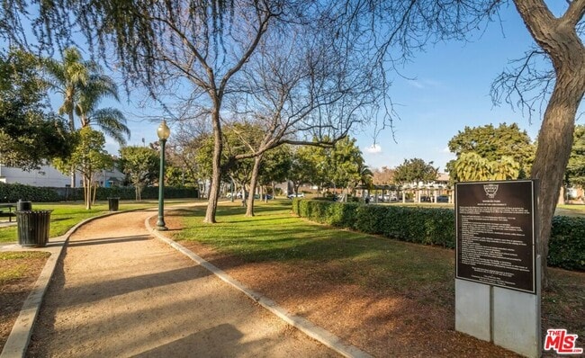 Building Photo - 9768 W Olympic Blvd