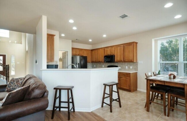 Building Photo - 219 Tulip Trail Bend