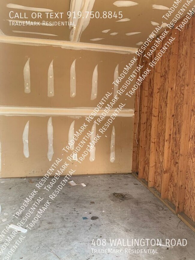 Building Photo - 1 Bedroom 1 Bath House with Garage