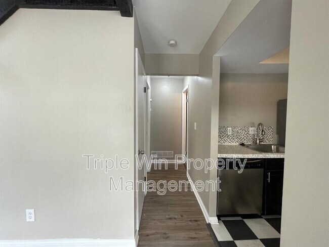 Building Photo - 411 Far Hill Dr