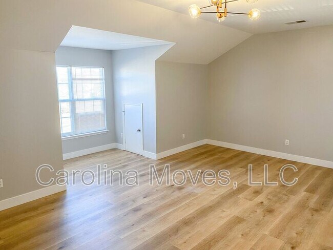 Building Photo - 11 Derry Ln