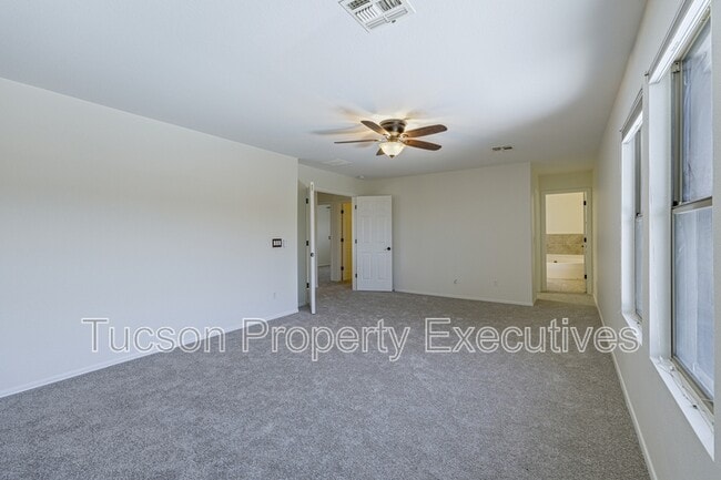 Building Photo - 10176 9 Iron Dr
