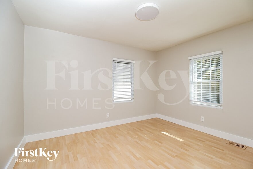 Building Photo - 2081 Glenwood Ave SE