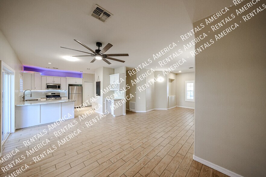 Building Photo - 17219 N 19th Run