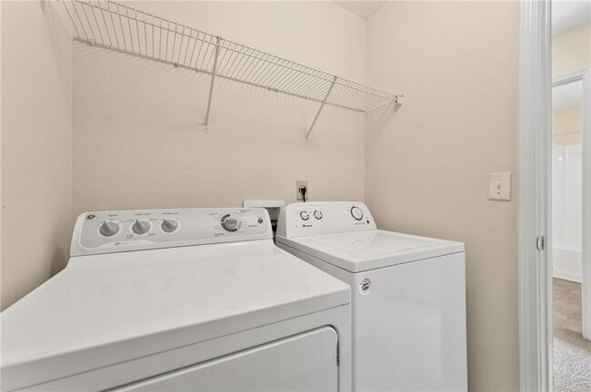 Building Photo - 6210 Elmshorn Way