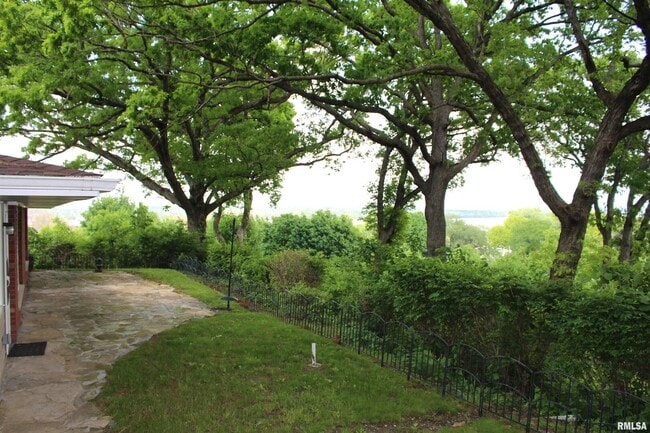 Building Photo - 4640 5th Ave