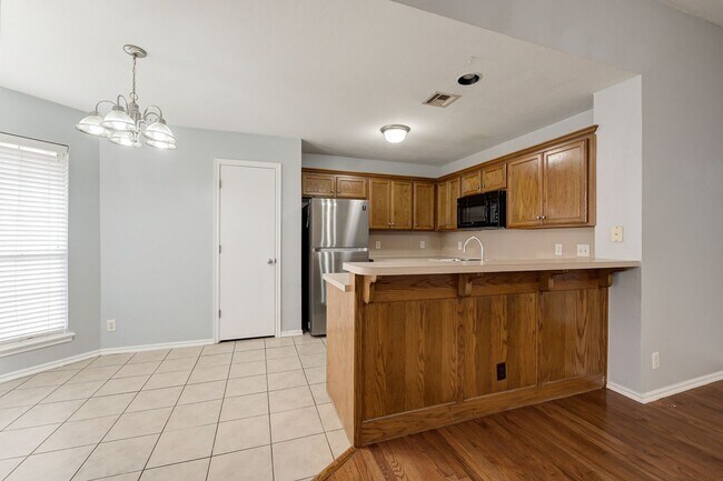 Building Photo - Gorgeous 3 bedroom 2 Bath Home in the Heart of Edmond