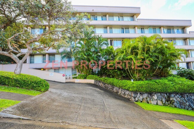Building Photo - 2 bedroom, 1 bath unit with 1 parking stal...