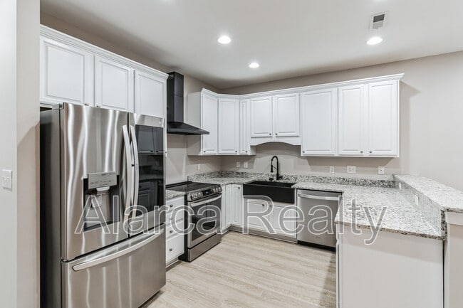 Building Photo - 111 Sherman Oaks Ln