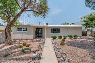 Building Photo - PRELEASE AUGUST 2026 - Charming Mid Century home