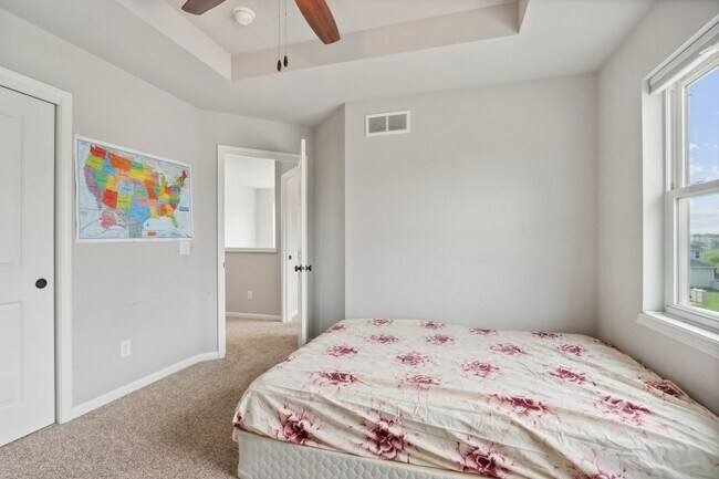Building Photo - 5811 Levitan Ln