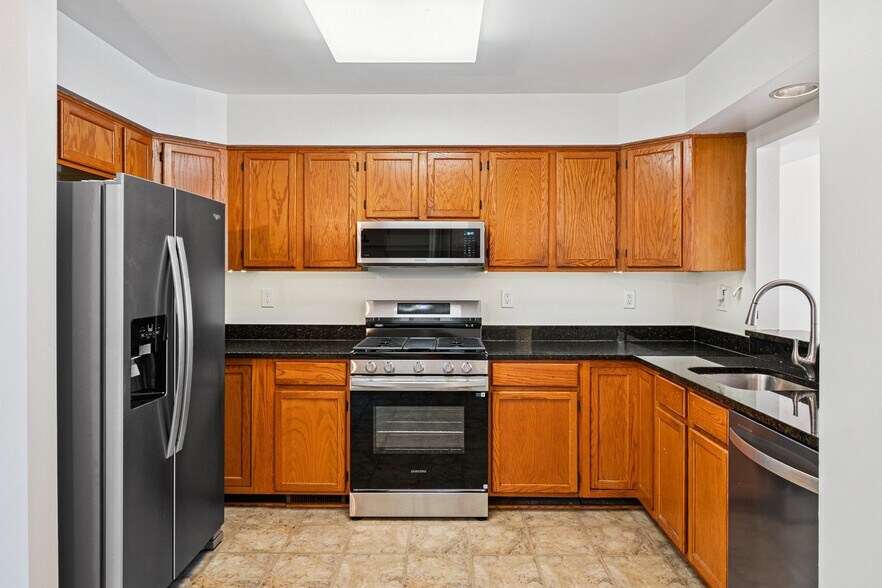 Building Photo - 8410 Woodland Manor Dr