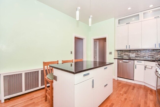 Building Photo - 86 Edwards St