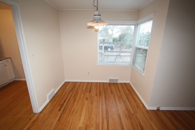 Building Photo - BEAUTIFUL 3 BED, 1 FLEX, WEDGWOOD HOME FOR...