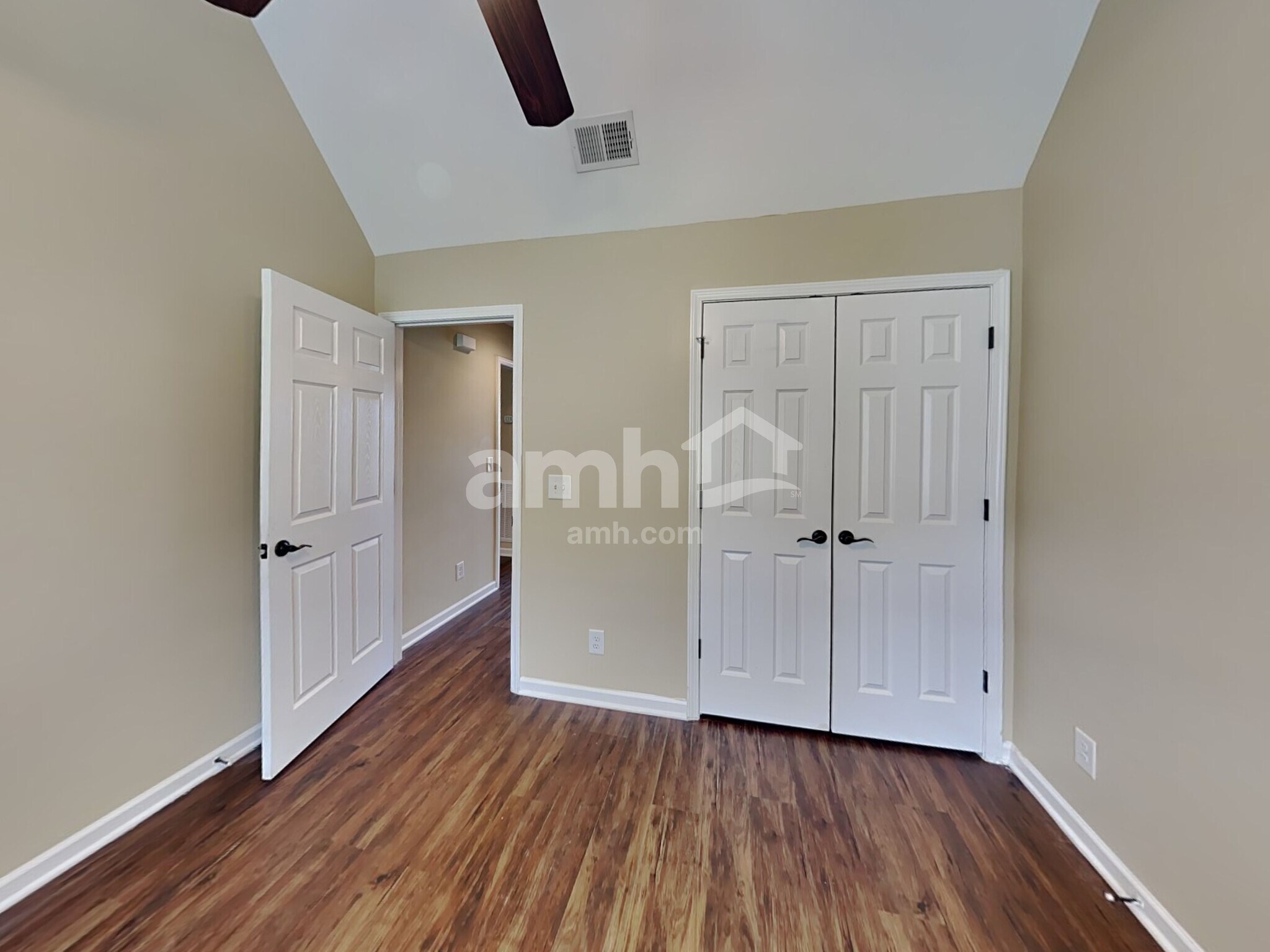 Building Photo - 902 Tanager Ct