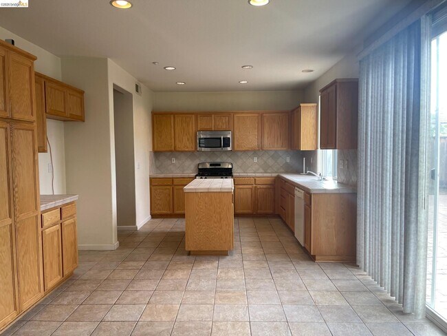 Building Photo - 2309 St Augustine Dr