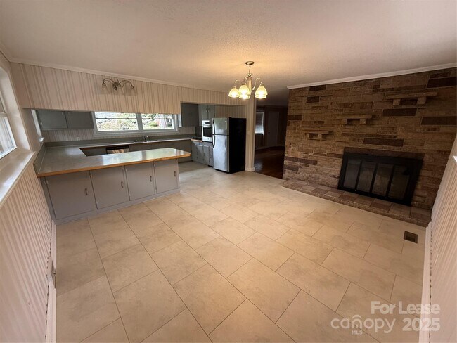 Building Photo - 317 Dakota St