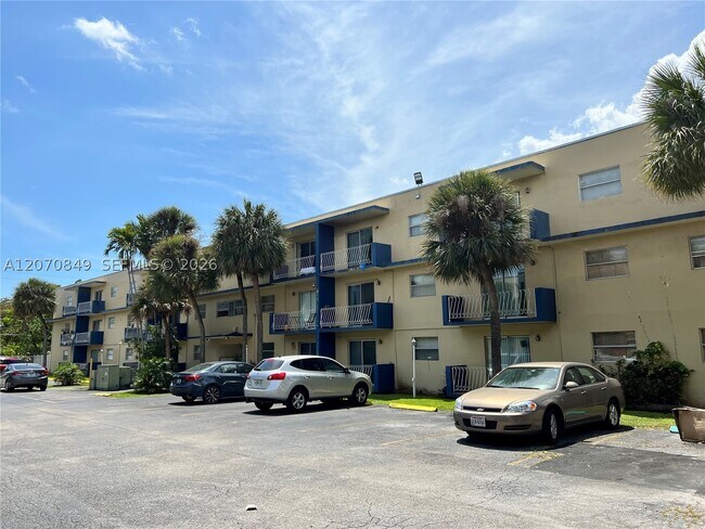 Building Photo - 4301 NW S Tamiami Canal Dr