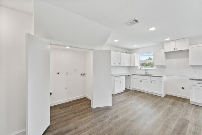 Building Photo - 8711 Southwark St