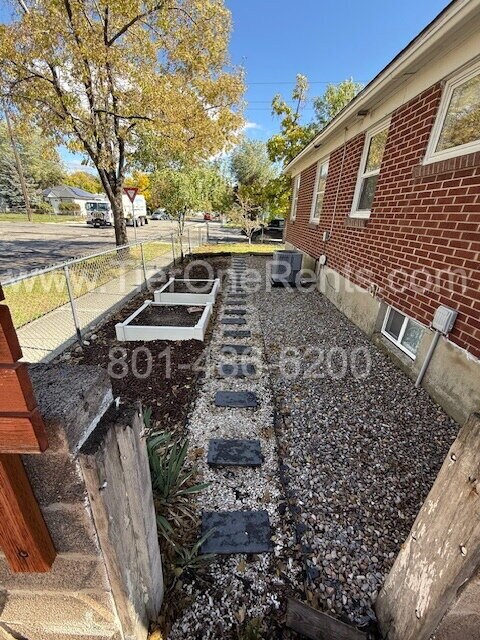 Building Photo - NO DEPOSIT option available for qualified renters!