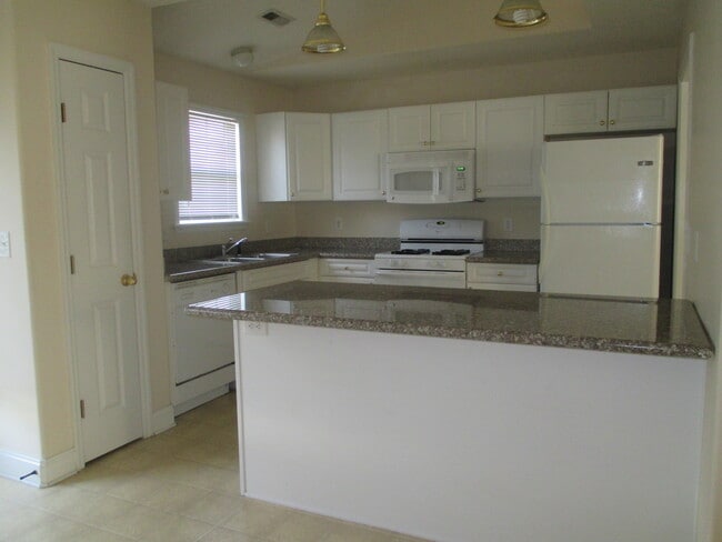 Building Photo - 128 Corinth Dr