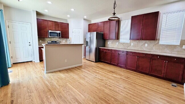 Building Photo - Fantastic 4 Bed 2.5 Bath + Office 2 Car Attached Garage in Murphy Creek Community Pool + Tennis C...